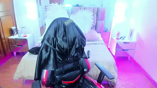 Gyal 8  online show from 11, 2, 2026