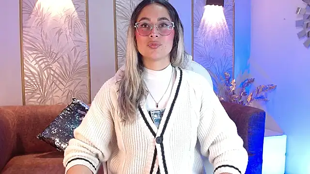 LunaaGrey  online show from 4, 10, 2025