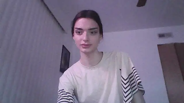 Snapshot of Luna_Samosienko chatting on 4, 10, 2025 Luna Samosienko online show from 4, 10, 2025