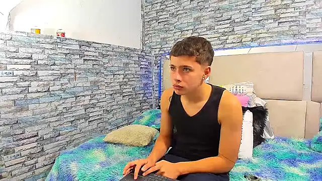 Julian wolf18 online show from 9, 10, 2025