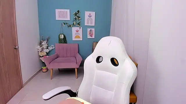 Victoria Jonnesss online show from 4, 11, 2025