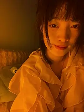 Snapshot of Tramy_xx chatting on 18, 6, 2026 Tramy xx online show from 18, 6, 2026