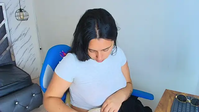 lorem adams online show from 24, 11, 2025