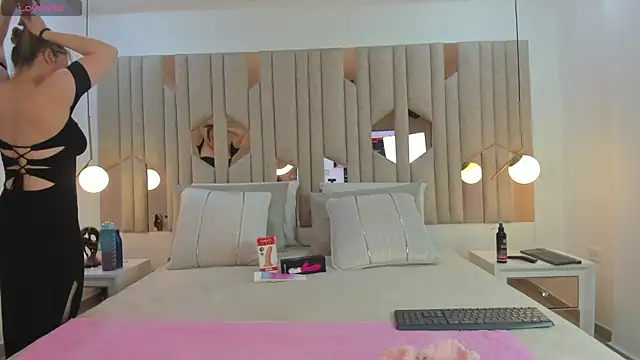 Snapshot of Sophia_Angel_ chatting on 6, 10, 2025 Sophia Angel online show from 6, 10, 2025