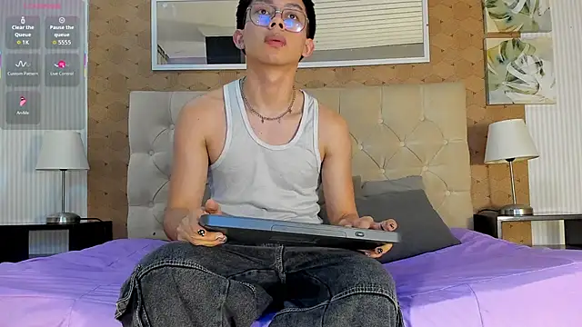 liam twiink online show from 4, 10, 2025