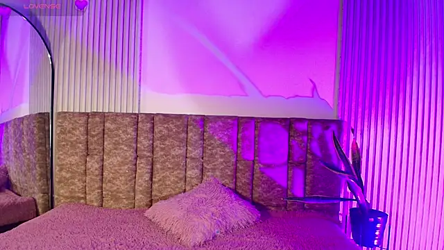 Snapshot of Missdionne_curly chatting on 7, 3, 2026 Missdionne curly online show from 7, 3, 2026