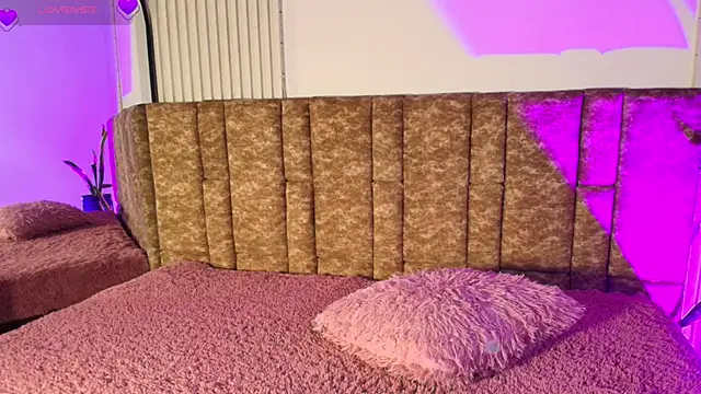 Snapshot of Missdionne_curly chatting on 9, 3, 2026 Missdionne curly online show from 9, 3, 2026