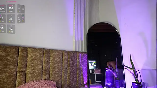 Snapshot of Missdionne_curly chatting on 8, 4, 2026 Missdionne curly online show from 8, 4, 2026