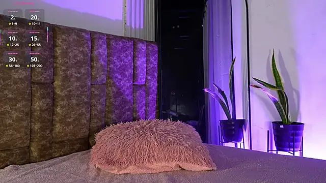 Snapshot of Missdionne_curly chatting on 9, 4, 2026 Missdionne curly online show from 9, 4, 2026