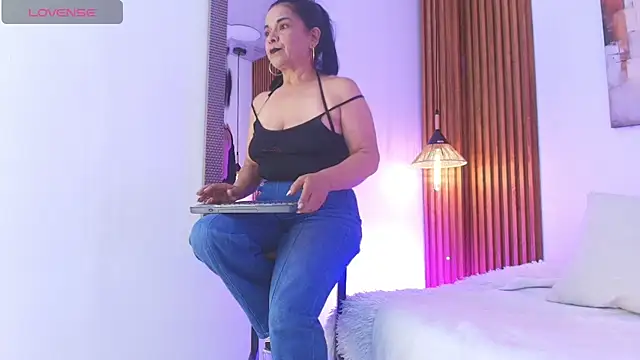 Snapshot of EvaGoddess_ chatting on 8, 5, 2026 EvaGoddess online show from 8, 5, 2026