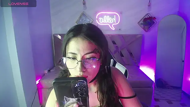Chloe Brownn v online show from 30, 9, 2025