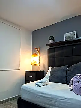 daniela crozee  online show from 18, 10, 2025