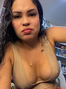 Snapshot of FOX_LATINA chatting on 18, 4, 2026 FOX LATINA online show from 18, 4, 2026
