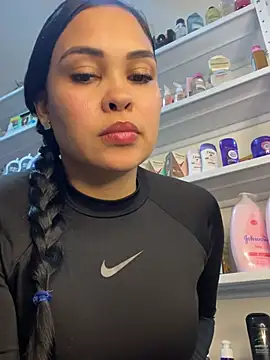 Snapshot of FOX_LATINA chatting on 24, 4, 2026 FOX LATINA online show from 24, 4, 2026