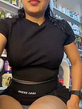 Snapshot of FOX_LATINA chatting on 27, 4, 2026 FOX LATINA online show from 27, 4, 2026