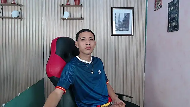 Snapshot of DEIV2_ chatting on 21, 11, 2025 DEIV2 online show from 21, 11, 2025