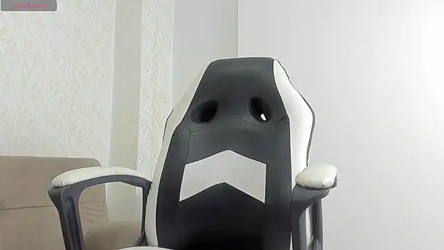 MaximoHall86 online show from 1, 10, 2025