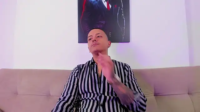 MaximoHall86 online show from 24, 11, 2025