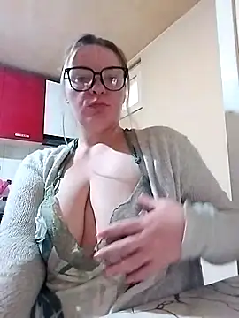 Snapshot of Mommygetnaughty chatting on 5, 10, 2025 Mommygetnaughty online show from 5, 10, 2025