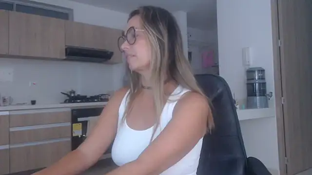 LovePaula online show from 24, 11, 2025