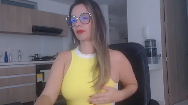 Snapshot of LovePaula chatting on 2, 6, 2026 LovePaula online show from 2, 6, 2026