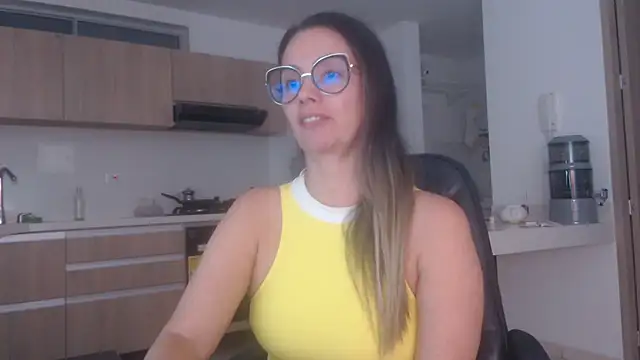 Snapshot of LovePaula chatting on 8, 6, 2026 LovePaula online show from 8, 6, 2026
