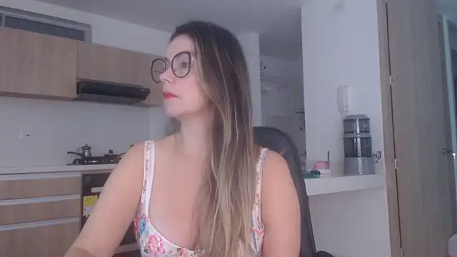 Snapshot of LovePaula chatting on 9, 7, 2026 LovePaula online show from 9, 7, 2026