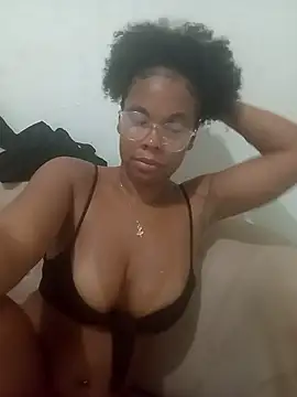 PrettahSantos online show from 4, 12, 2025