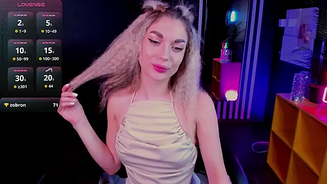 Snapshot of Alice_Cutieee chatting on 5, 10, 2025 Alice Cutieee online show from 5, 10, 2025