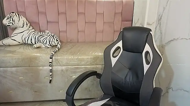 Soffia b online show from 15, 10, 2025