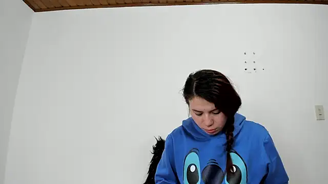 Snapshot of Valen_tina chatting on 4, 10, 2025 Valen tina online show from 4, 10, 2025
