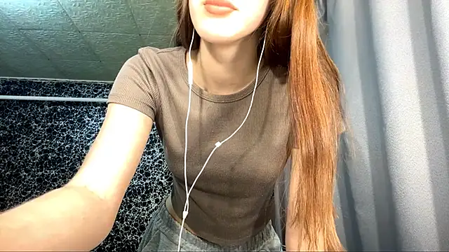 Snapshot of RanaBostel chatting on 3, 10, 2025 RanaBostel online show from 3, 10, 2025