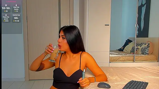 AylinHazellx online show from 24, 11, 2025