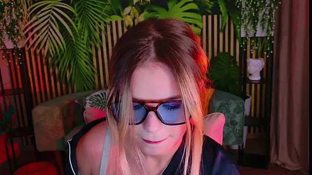 KellyHayden online show from 14, 10, 2025