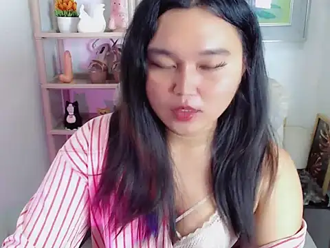 Eyes-on-me online show from 11, 6, 2026
