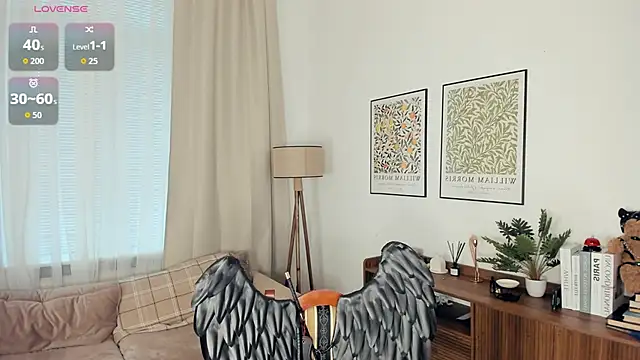 LaureMestler online show from 11, 11, 2025