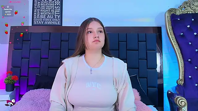 Krystal Heartss online show from 6, 11, 2025