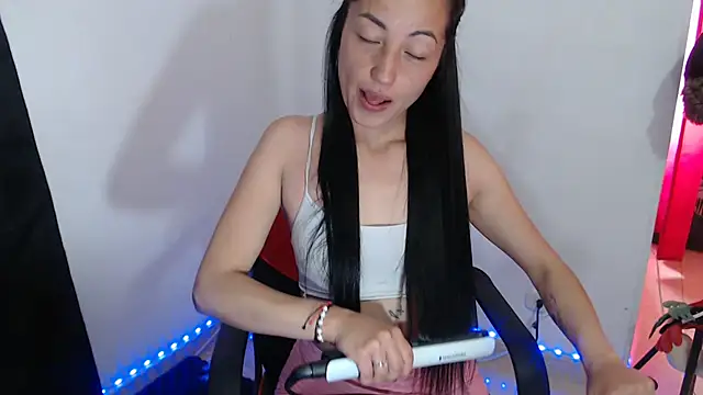 Snapshot of Megan_love01 chatting on 4, 10, 2025 Megan love01 online show from 4, 10, 2025