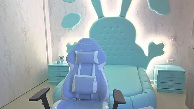 Mia Cuttee online show from 12, 10, 2025