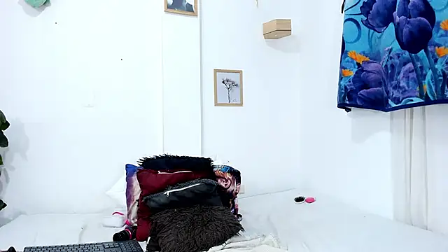 Snapshot of isabella_ma2 chatting on 1, 10, 2025 isabella ma2 online show from 1, 10, 2025