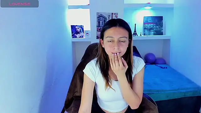 lala clark online show from 10, 10, 2025