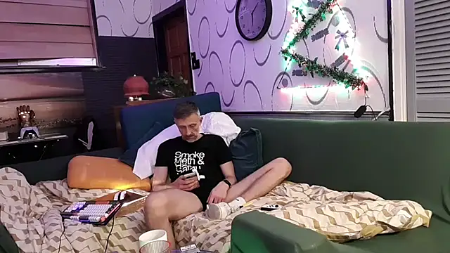 Snapshot of masc4mask_uk chatting on 9, 11, 2025 masc4mask uk online show from 9, 11, 2025