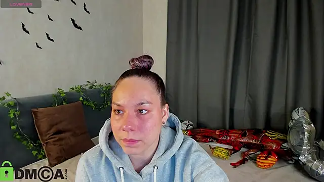 Al1ice Moures online show from 30, 10, 2025