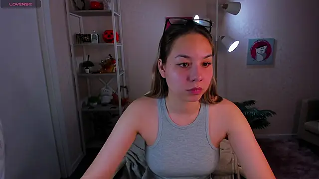 Al1ice Moures online show from 3, 12, 2025