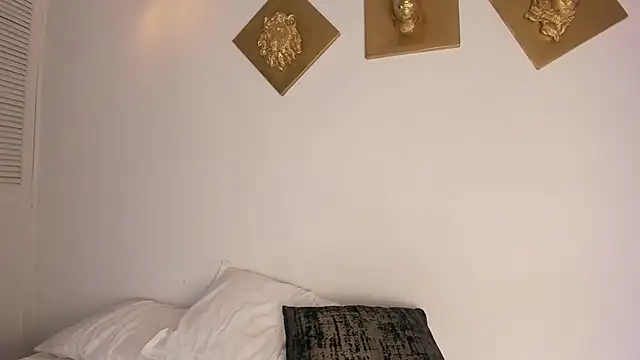 CharlottePetitte online show from 2, 12, 2025