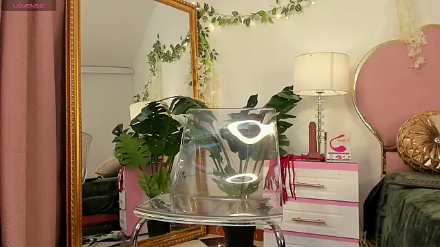 NaiaWhisper online show from 4, 10, 2025