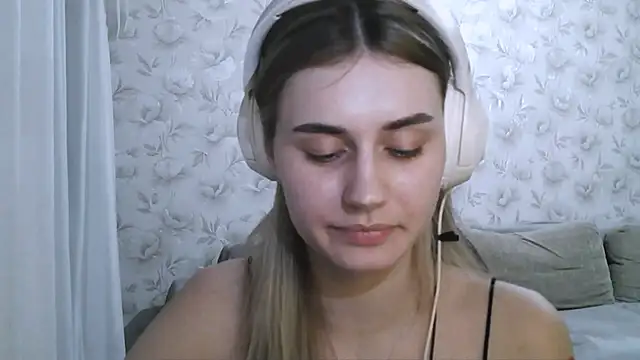 Snapshot of JerrieLoosle chatting on 2, 10, 2025 JerrieLoosle online show from 2, 10, 2025
