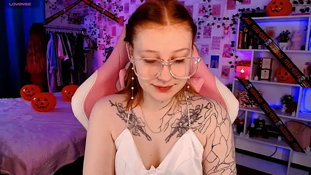 Ayla Hicks online show from 23, 10, 2025