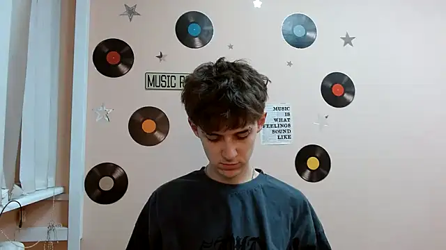 Hoot Dude  online show from 7, 11, 2025