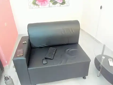 Maaickluna1 online show from 3, 10, 2025